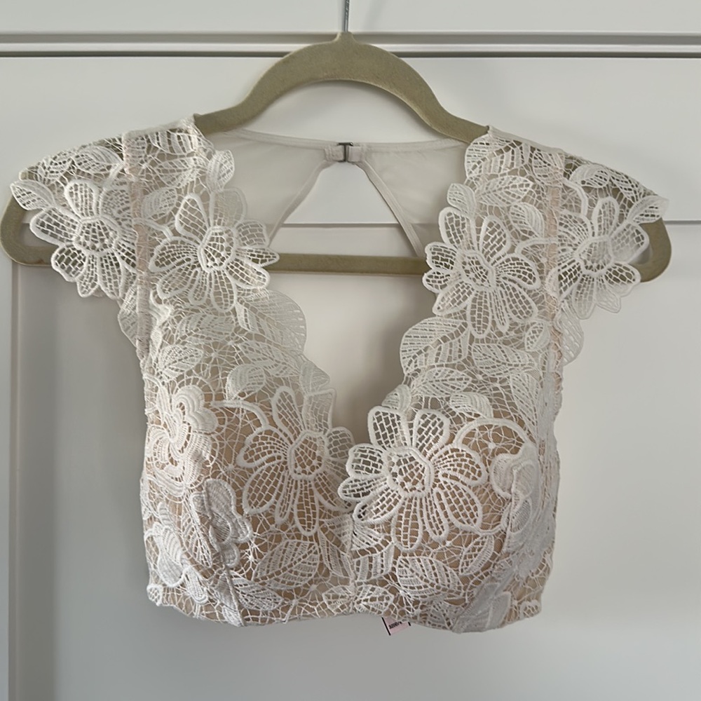 NWT  Victoria’s Secret demi-bra with cap sleeves - Sz. 32DD